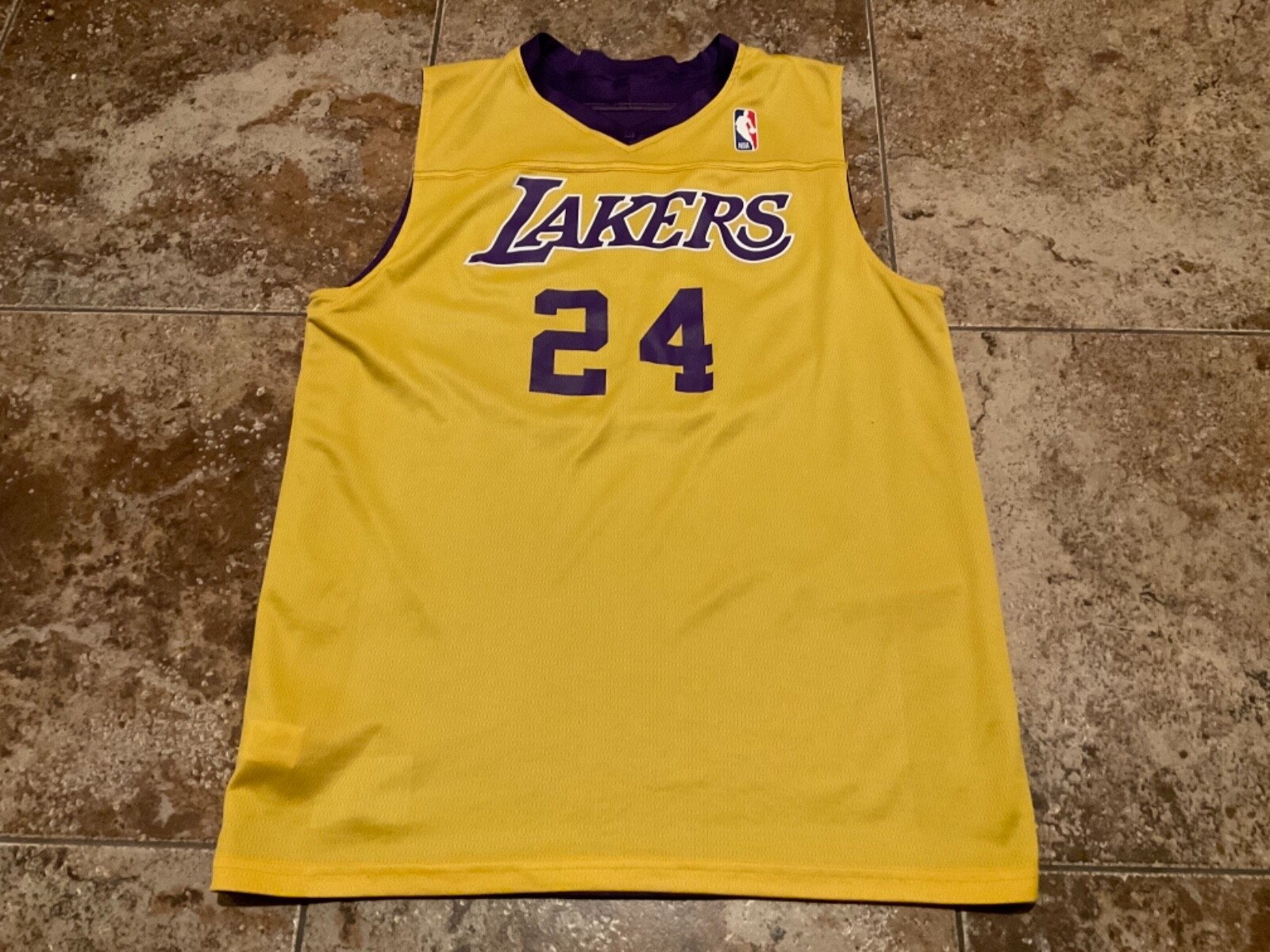 ALLESON ATHLETICS LAKERS #24 KOBE BRYANT REVERSIBLE MESH JERSEY ( MENS MEDIUM ) gallery