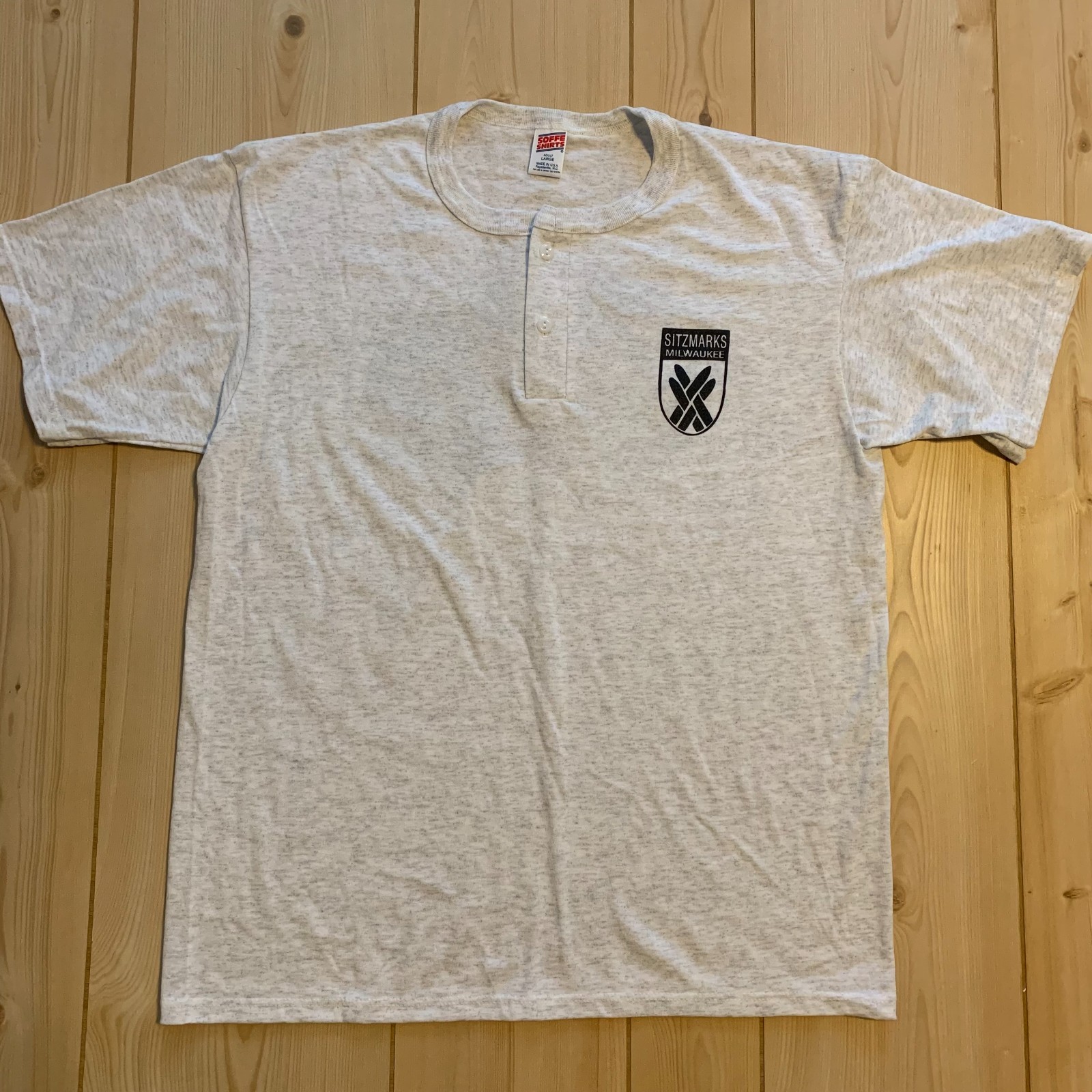 Vintage Sitzmarks Milwaukee WI Bunker's Island Pub & Eatery Soffe T-Shirt Size L gallery