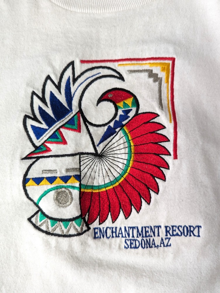 Enchantment Resort Sedona AZ Embroidered Abstract T-shirt Med. White – GUC