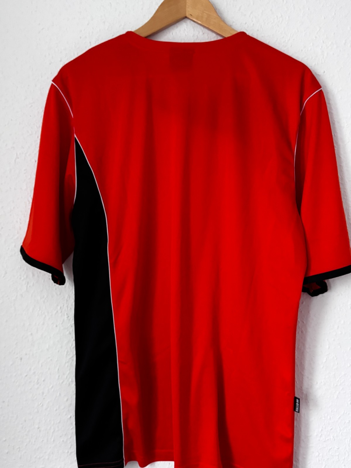 Erreà Mens XL Red & Black Short Sleeve Technical Sports Jersey / Training Shirt gallery