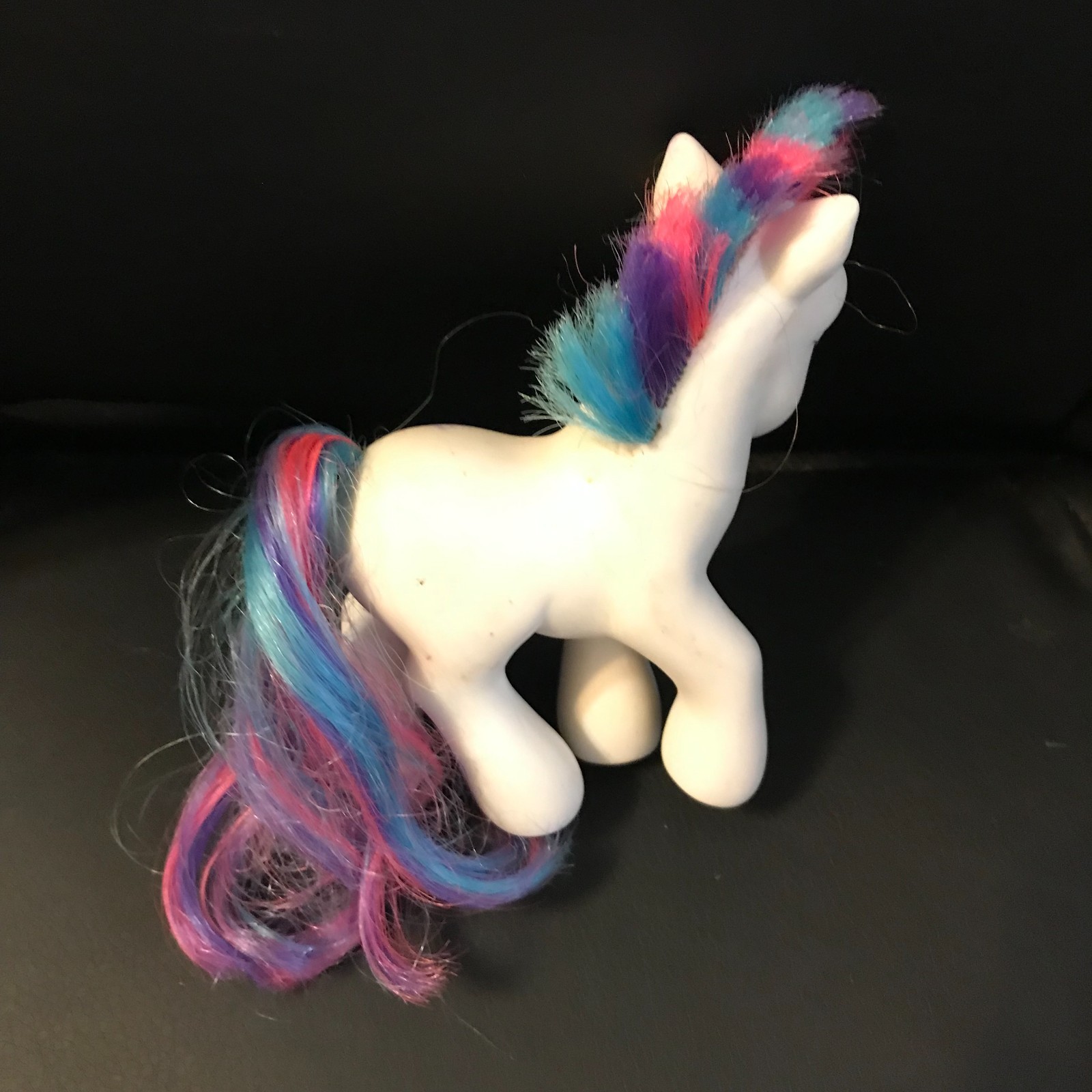 My Little White Pony with Multi-Colored Mane – A gr o5