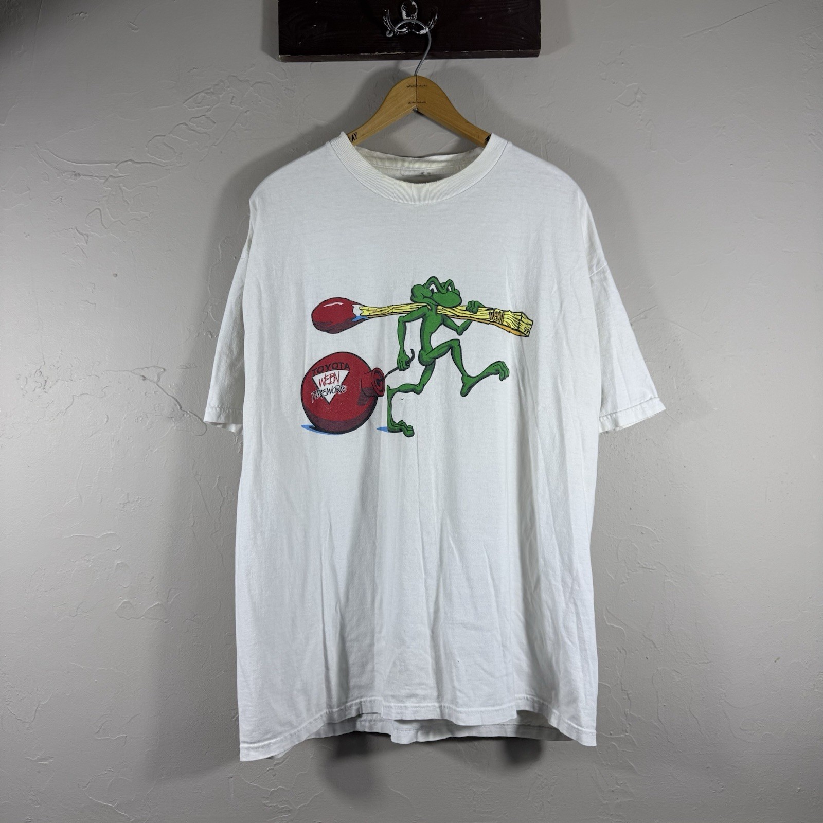 Vintage 90s 00s WEBN 102.7FM Toyota Fireworks Bombs Cannonball Shirt 24x29 XL gallery