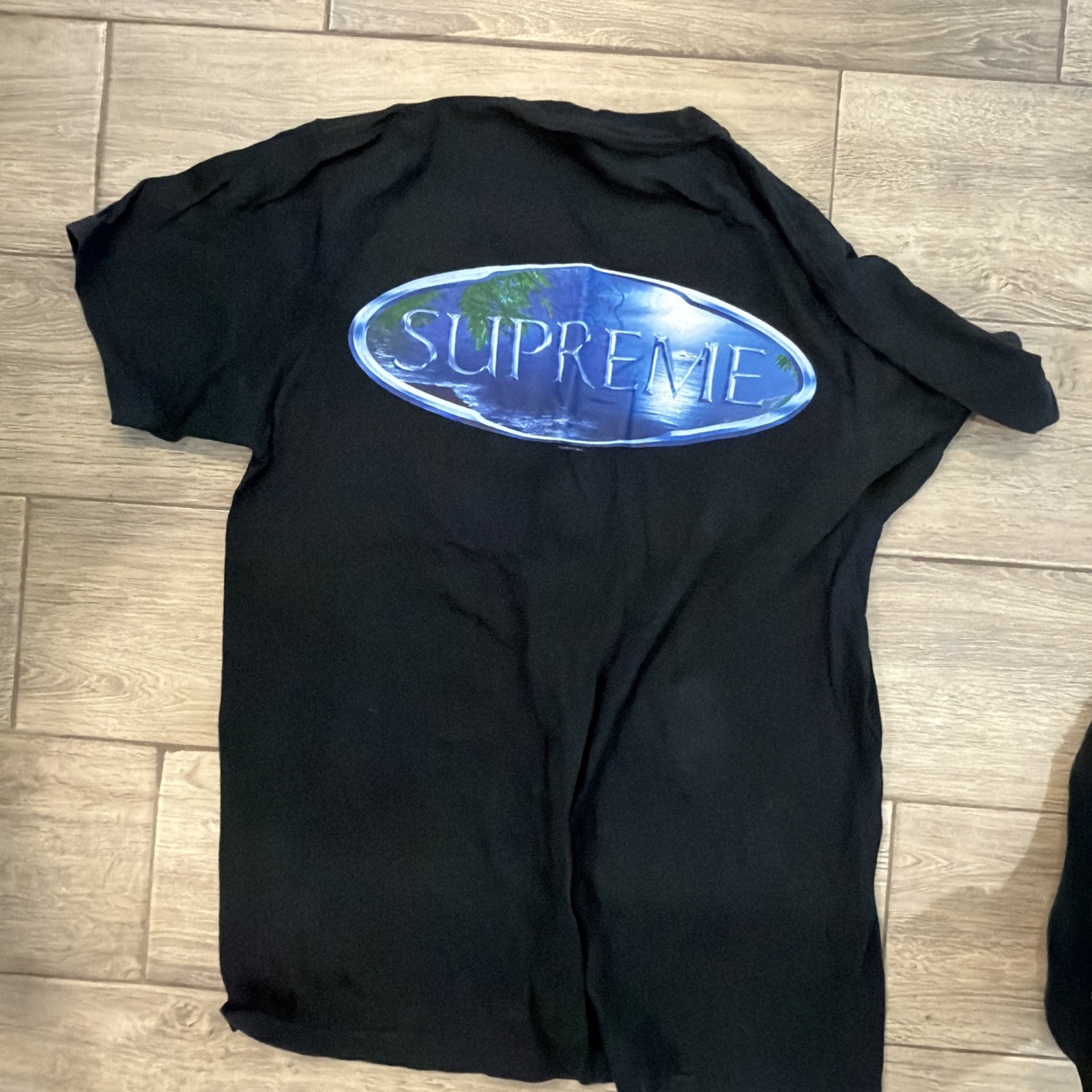 Men’s Supreme T Shirt Size Large gallery