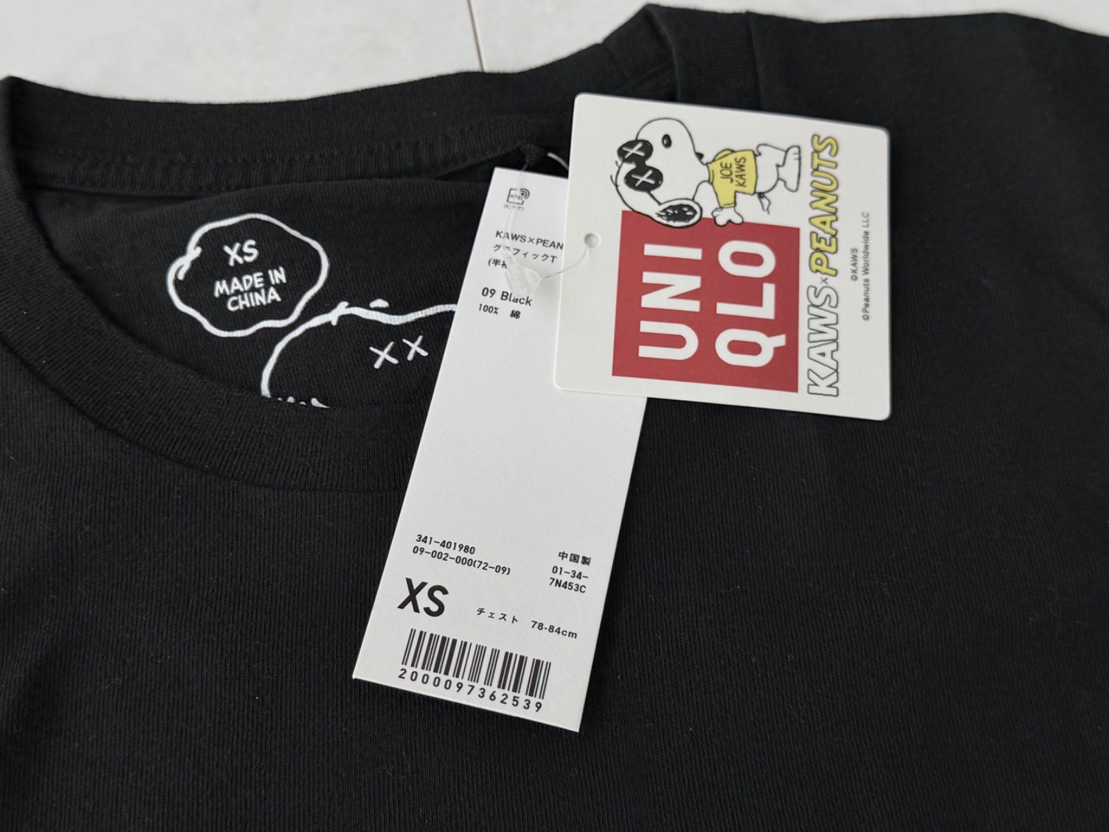 KAWS x PEANUTS Snoopy x UNIQLO NWT T-Shirt Size XS Black gallery