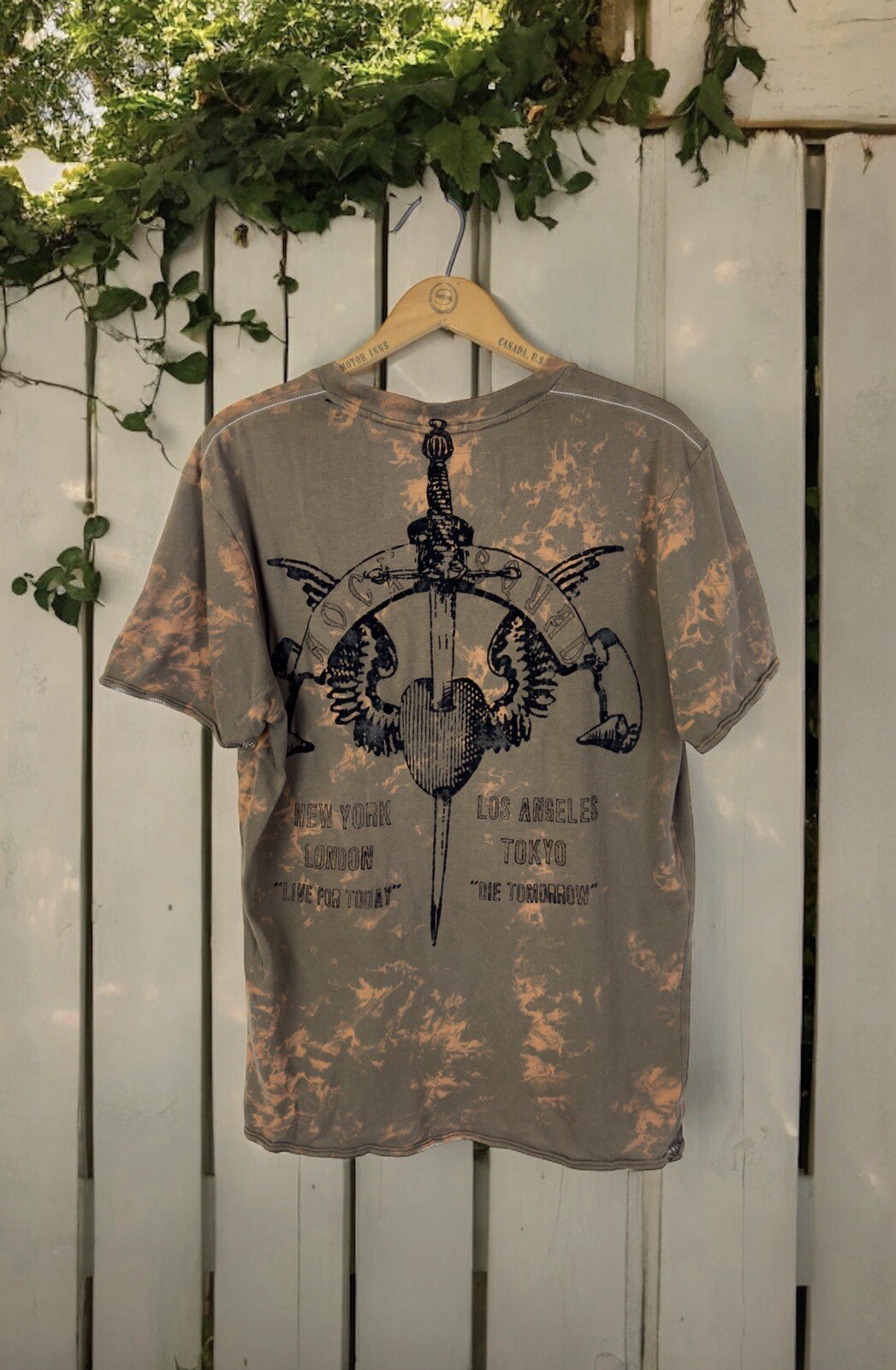 Guess TShirt Cyber Grunge Punk Goth Y2K Dagger Heart Tattoo Art Acid Wash Large gallery