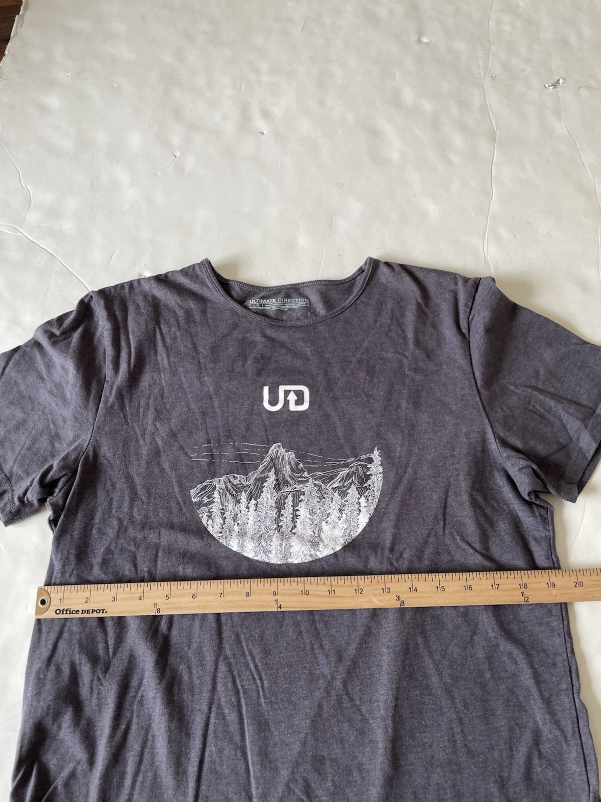 Ultimate Direction Men's Casual Tee Size Large gray trail running casual shirt gallery