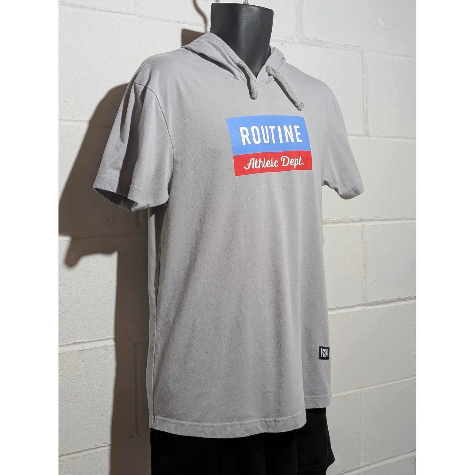 Routine Athletic Dept Short Sleeve Hoodie Gray Mens Graphic T Shirt Top Medium gallery