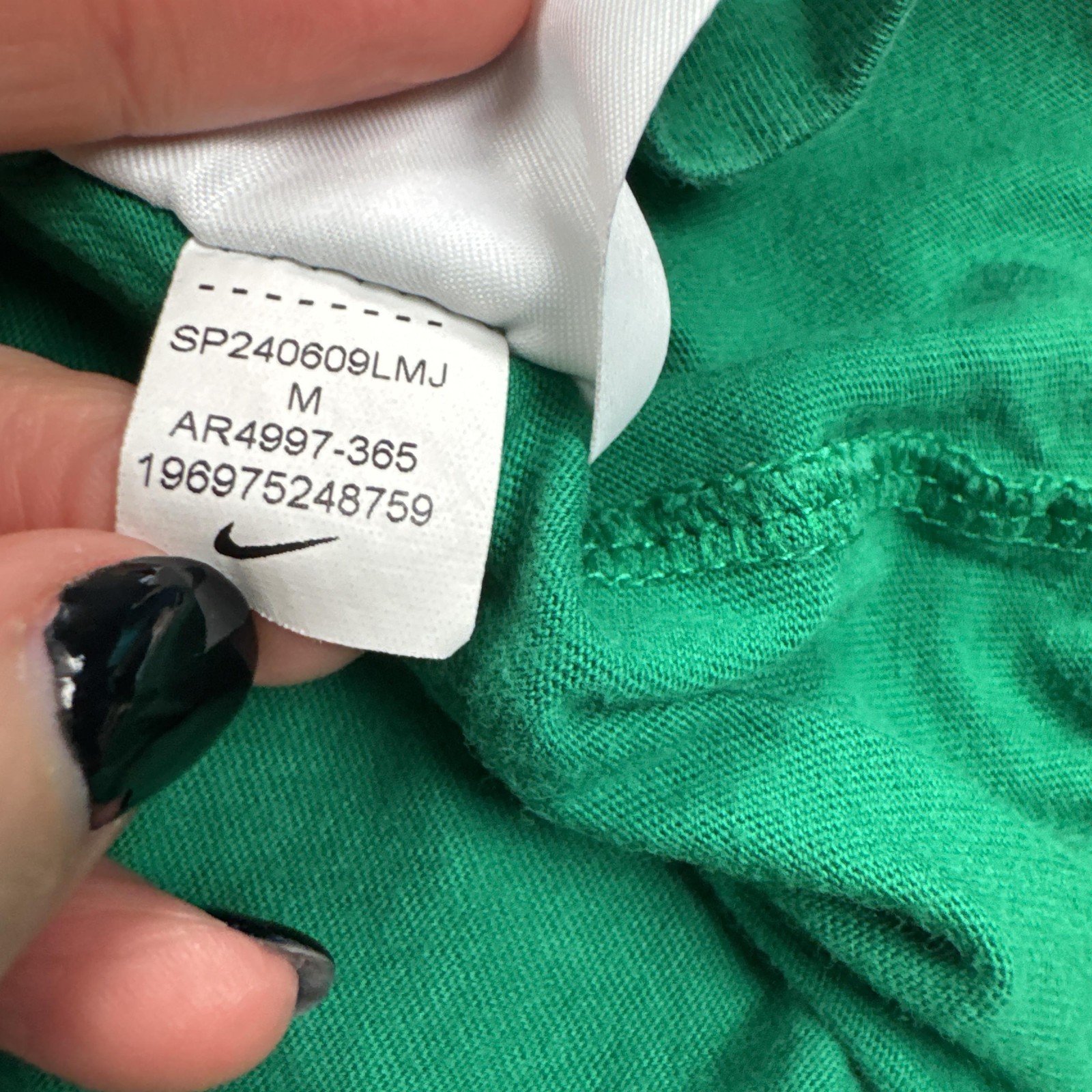 Nike Shirt Mens Medium Green Small Swoosh Logo The Nike Tee Tagless Casual gallery