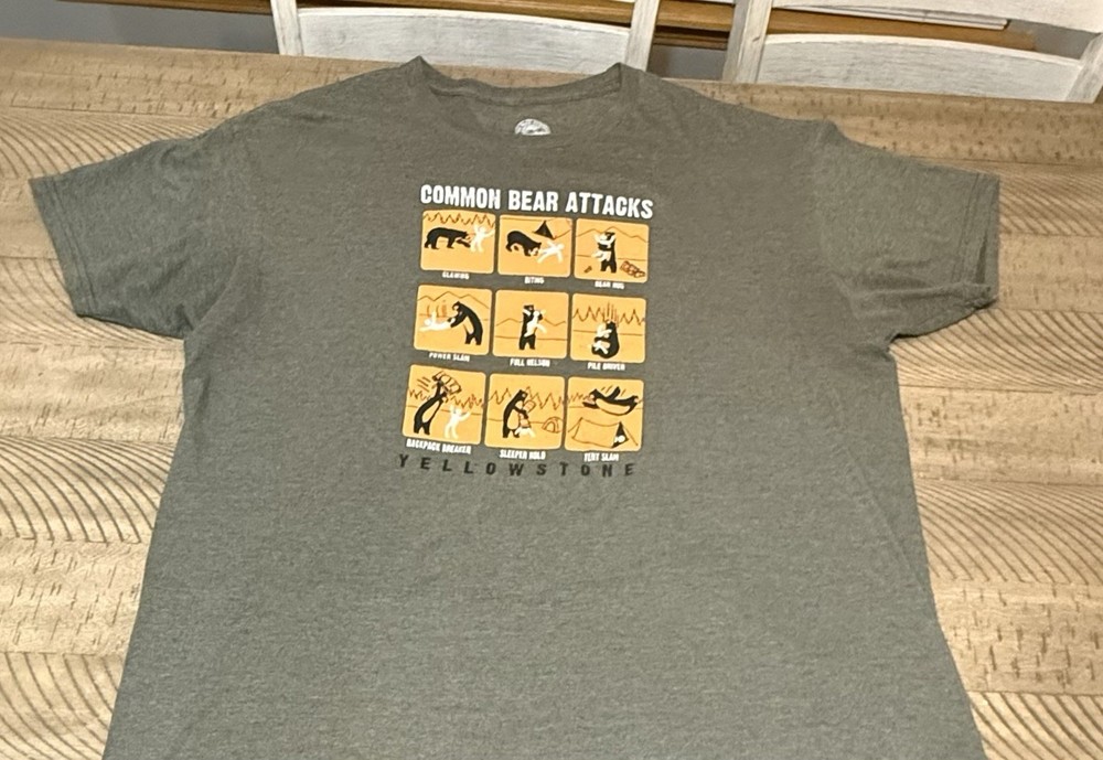 Duck Co. Yellowstone Common Bear Attacks Men’s Green/Grey Graphic Tee 2X