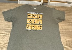 Duck Co. Yellowstone Common Bear Attacks Men’s Green/Grey Graphic Tee 2X