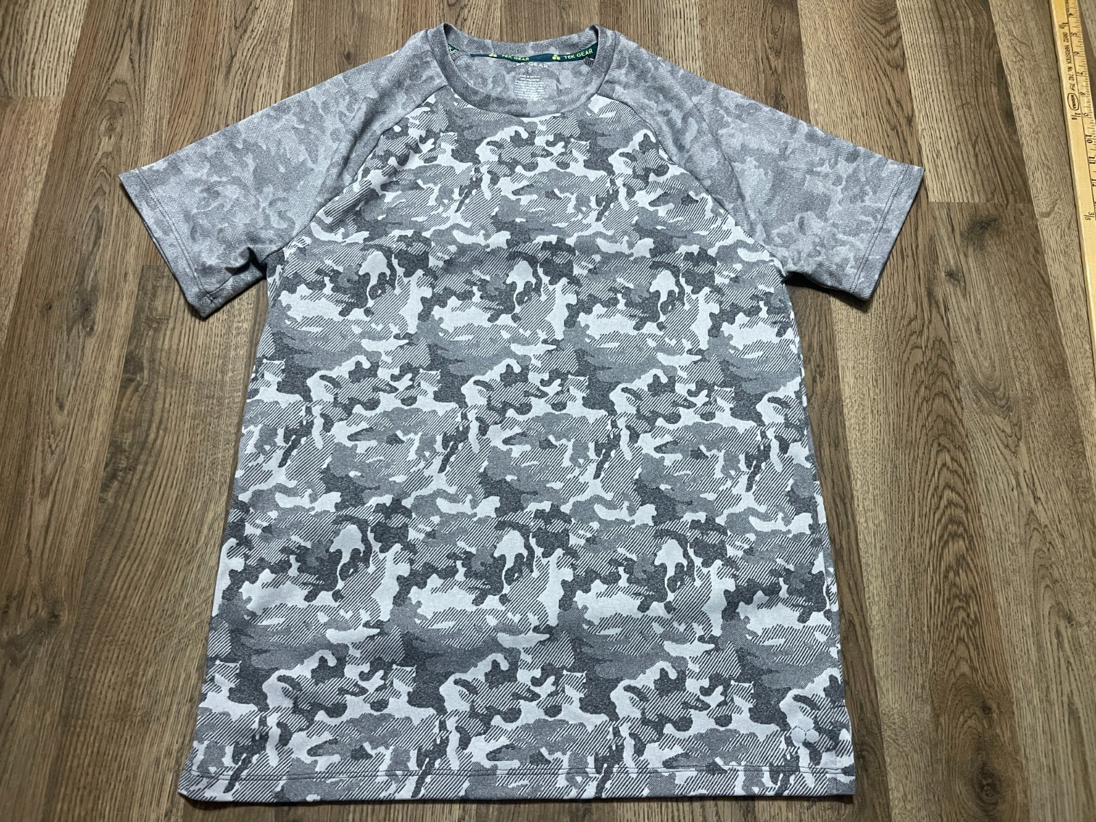 Tek Gear Shirt, Men's Size Small, Grey White, Camouflage, Athletic Wear gallery