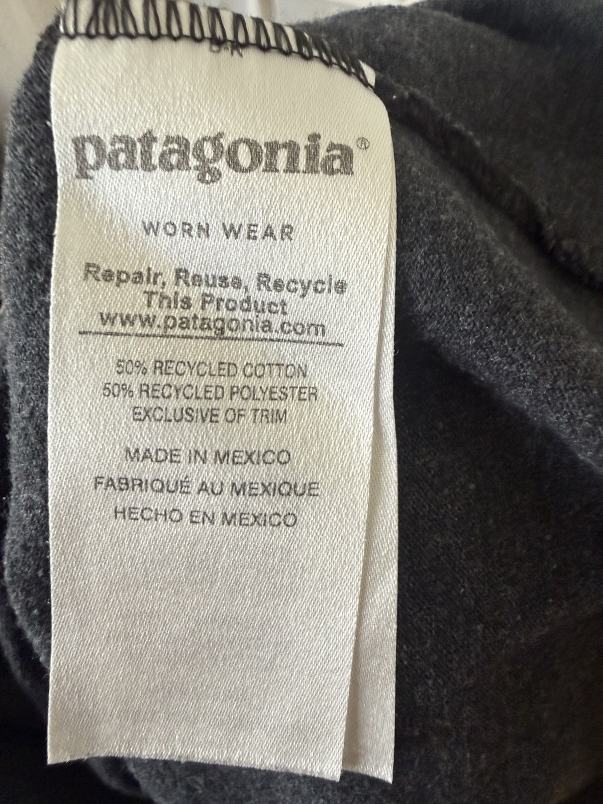 Patagonia Men’s M Gray Graphic Print Short Sleeve Tee gallery
