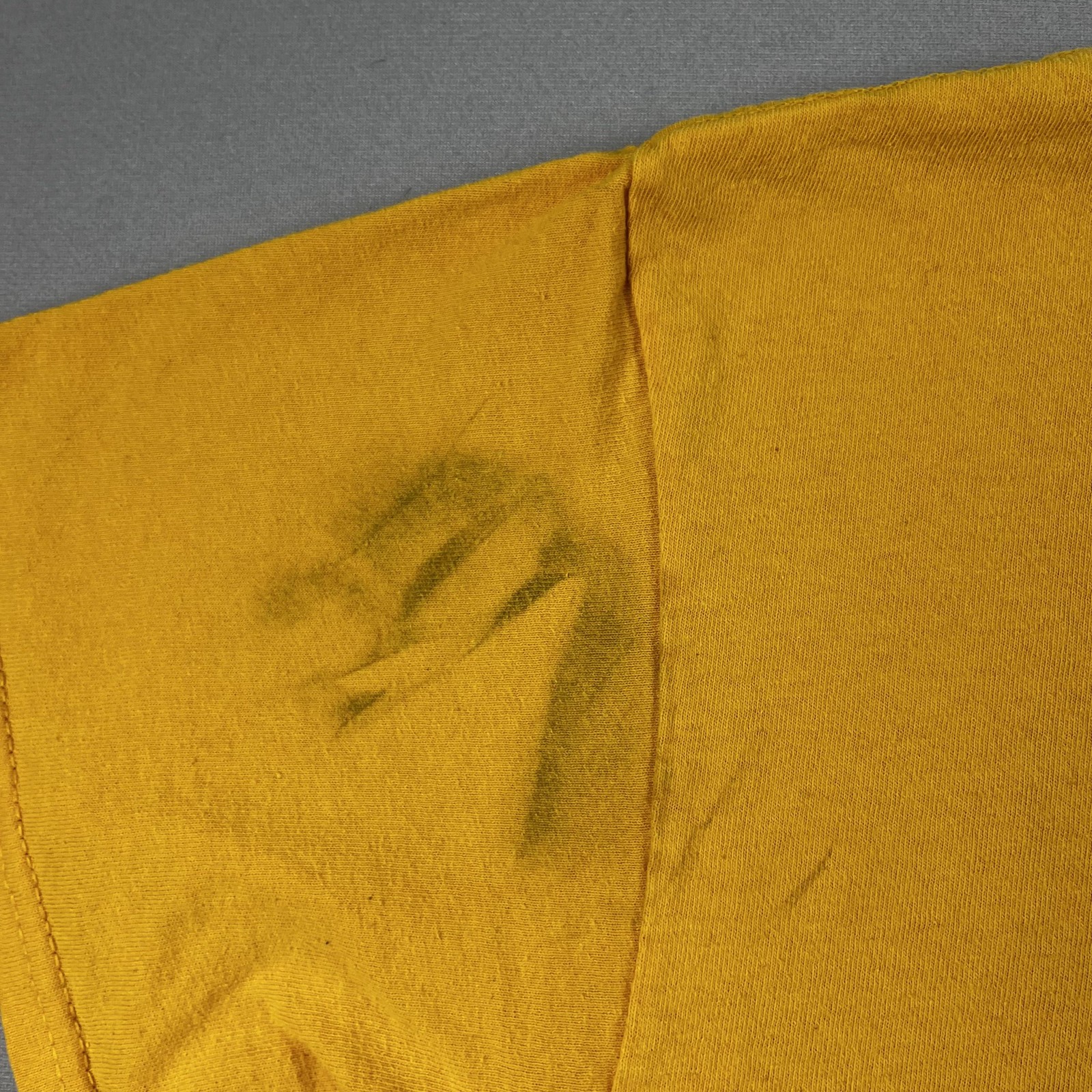 Brockhampton Iridescence T-Shirt Mens Large Yellow Couch Concert Tour Art 2018 gallery