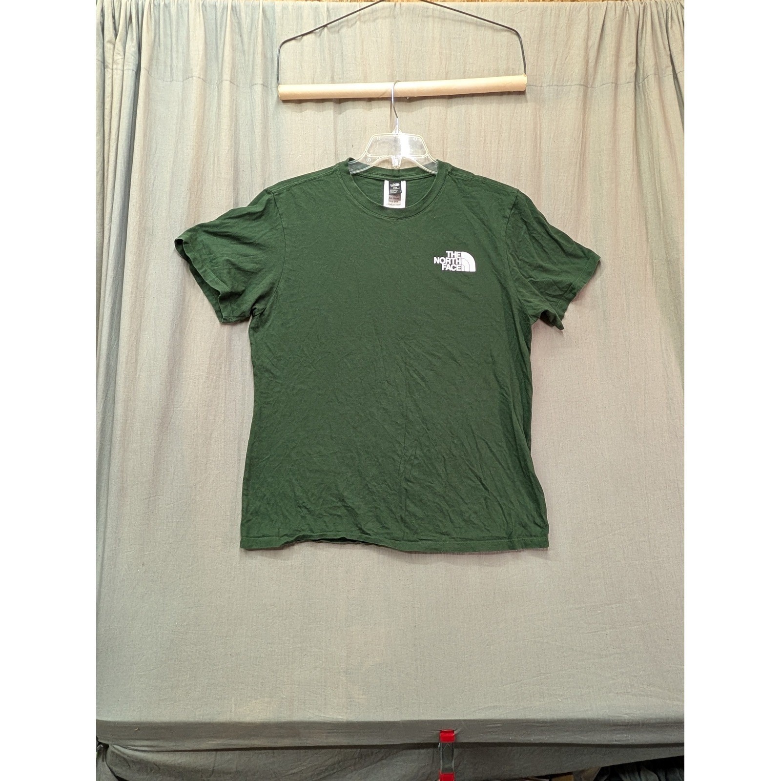The North Face Mens Circular Design Logo T-Shirt Green Large NF0A82R3 gallery