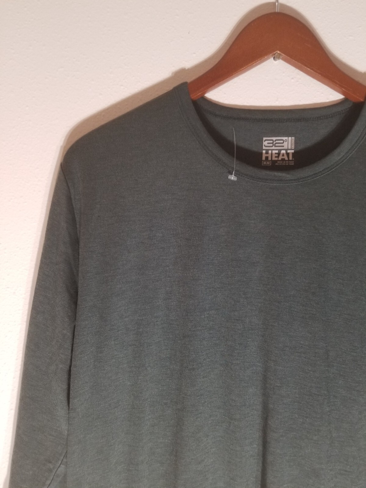 32 Degree Heat Men's Long Sleeve Dark Green T-Shirt Size Medium NWOT gallery