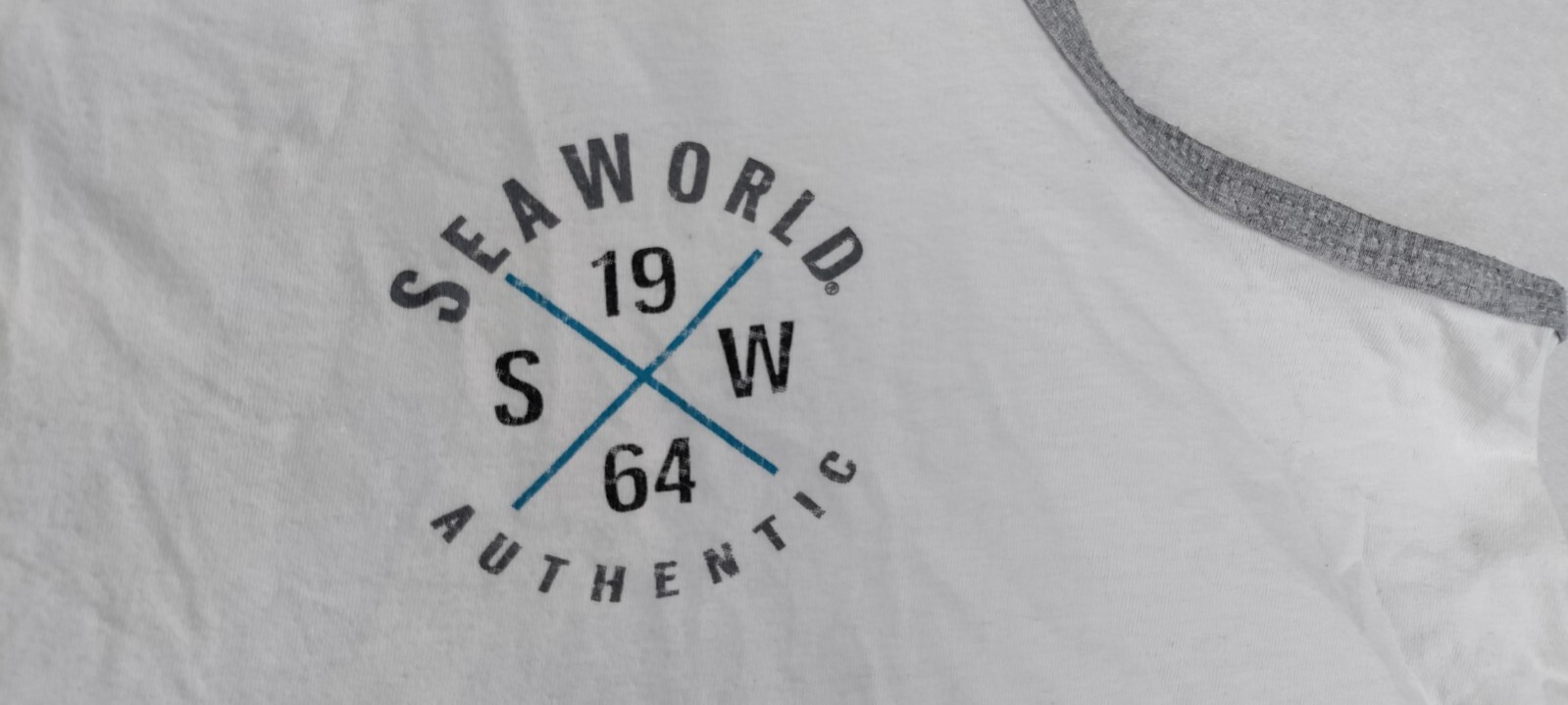 Sea World Graphic Tank Top Shirt Size Large White Adult Sharks gallery