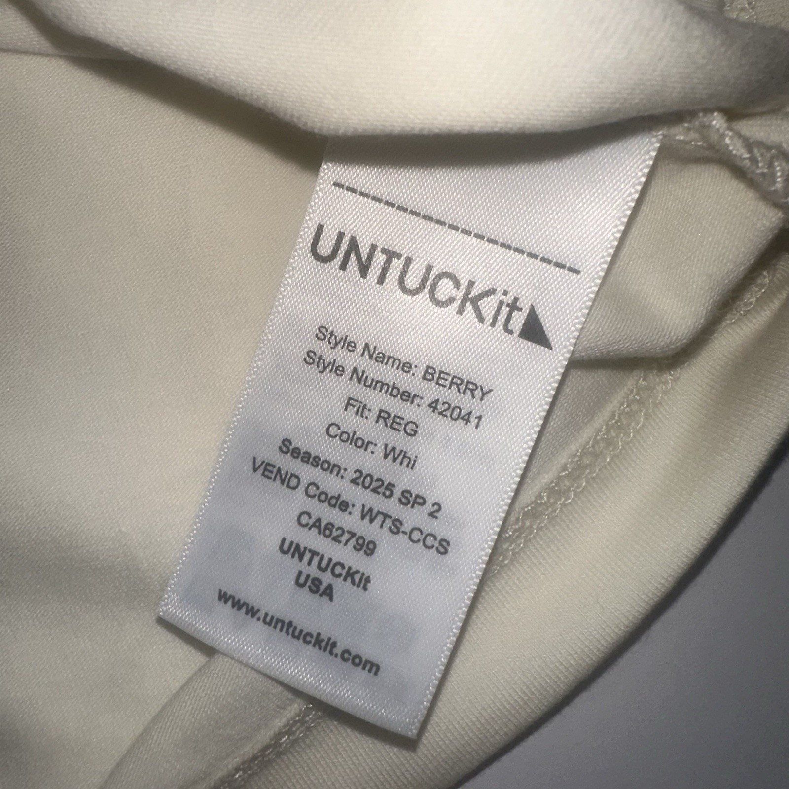 UnTuckit EcoSoft Berry Mens L Tshirt White Pocket Cotton Tencel Crewneck Peru gallery