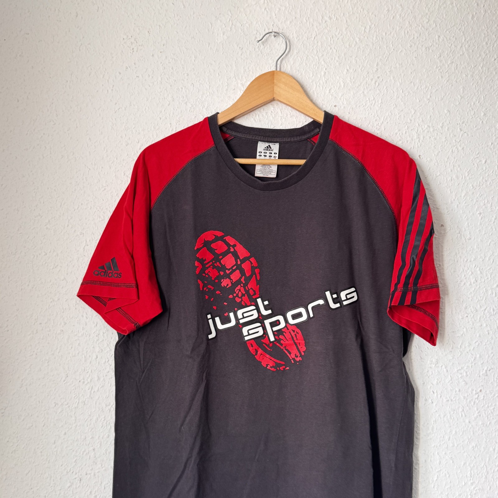 Adidas Black & Red Just Sports Graphic T-Shirt L 2449 gallery
