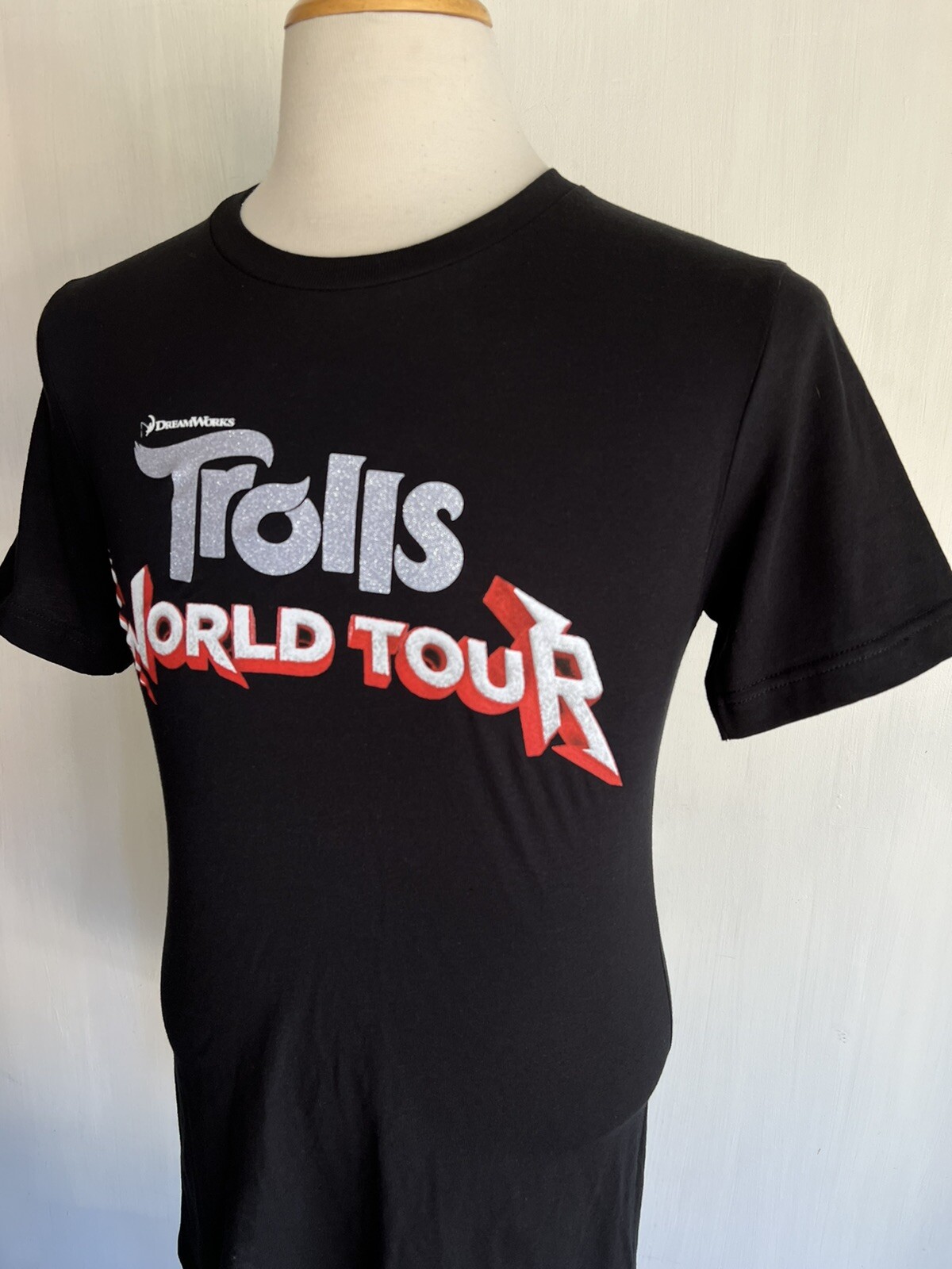 TROLLS WORLD TOUR (2020) Official Dreamworks Movie Dates Promo T-Shirt Sz Small gallery