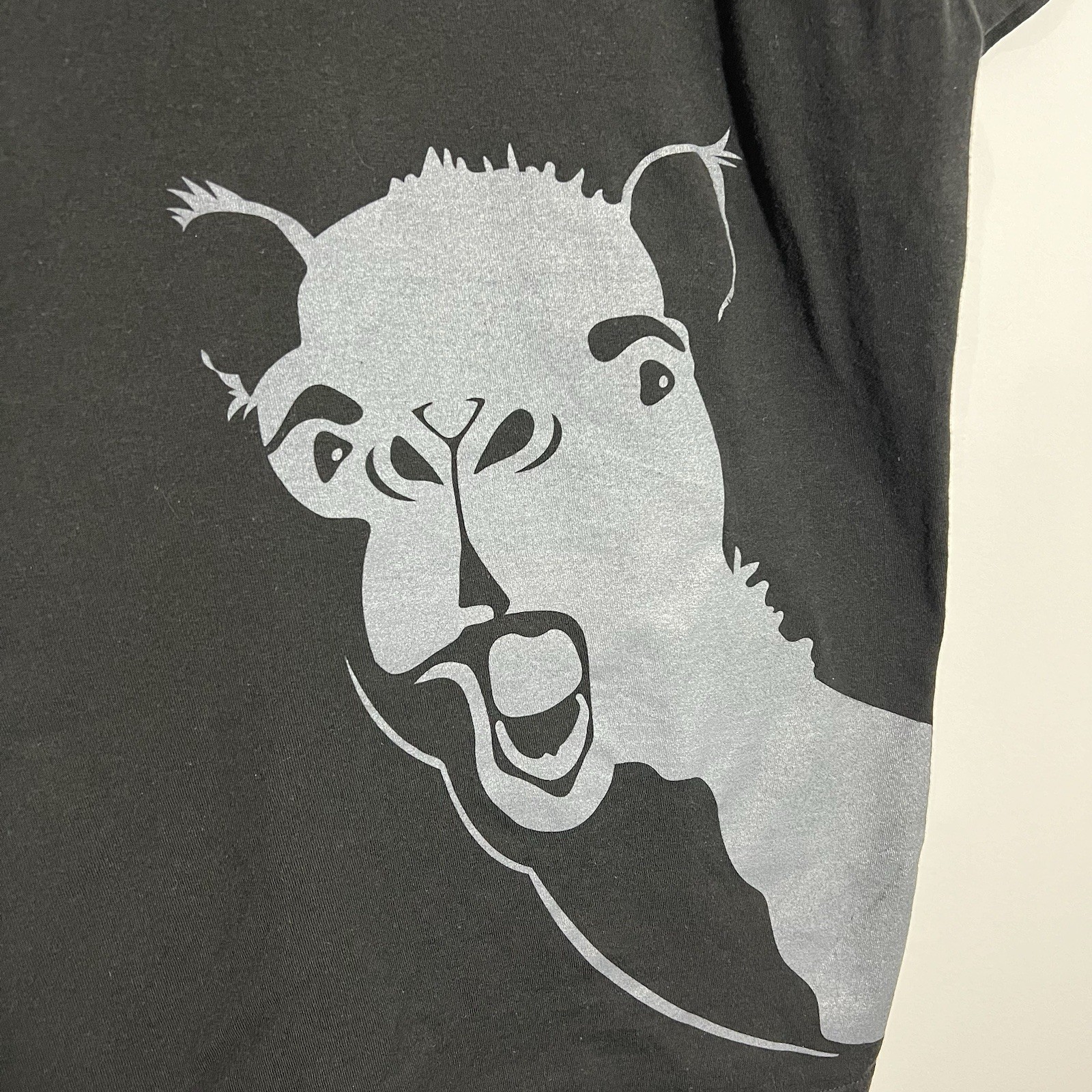 Geico Llama TV Commercial Black Silver Short Sleeve T-Shirt Mens Large gallery