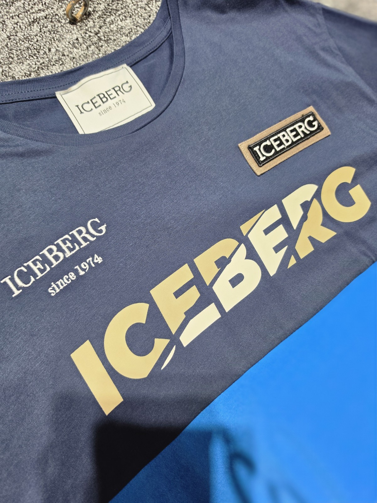 Iceberg Blue Navy Logo Graphic Men's Crew Neck Short Sleeve T-Shirt Size L gallery