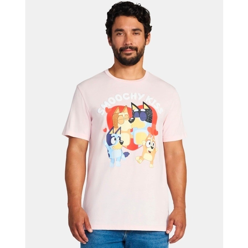 Bluey Smoochy Kiss Pink T-Shirt Men's Large Shirt Bingo Bandit Chilli Heeler gallery