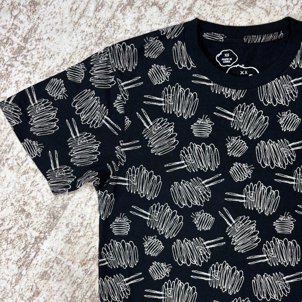 Uniqlo Kaws x Peanuts Graphic All Over Print Tee Size XS Novelty Snoopy Cotton gallery