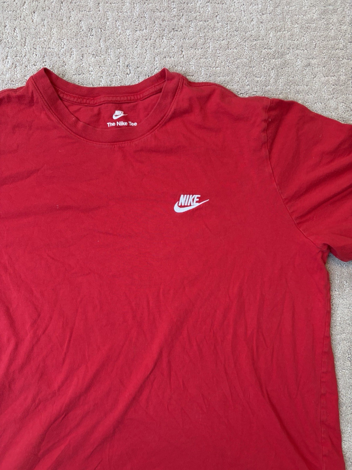 Nike Men’s Sportswear Club T Shirt Red Size XL gallery