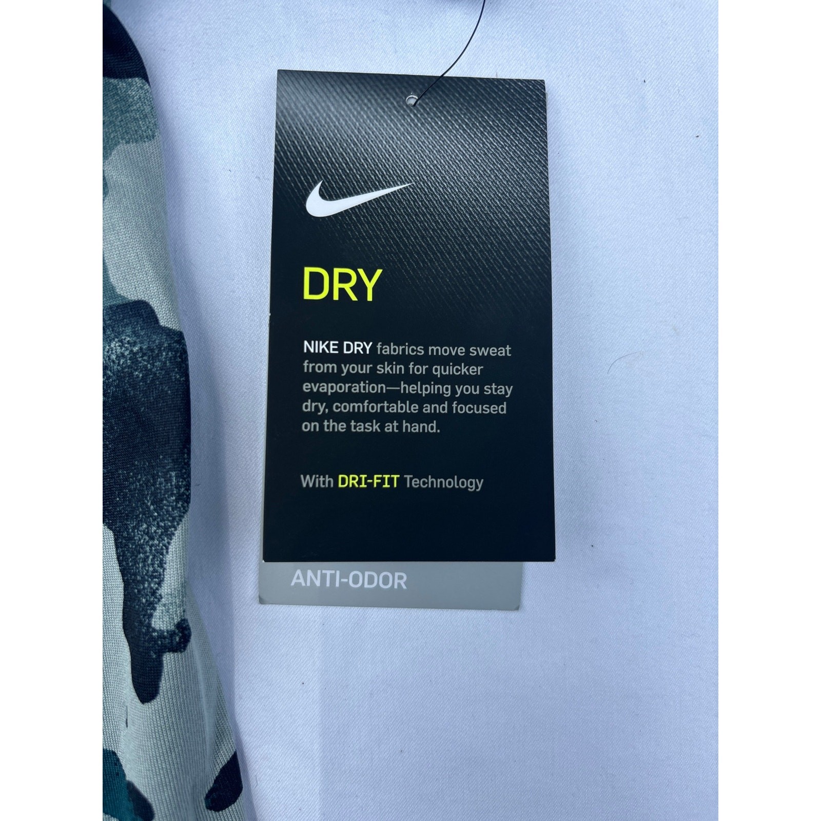 NWT Men’s Dri Fit Nike Camo T shirt. Size Large. Ships fast!! gallery