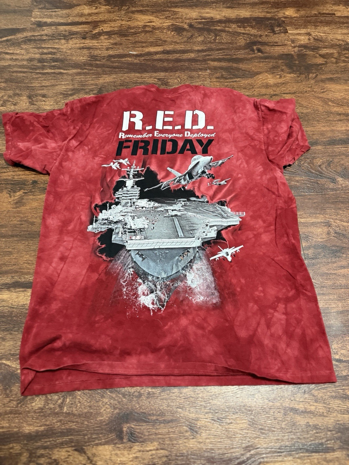 The Mountain Mens T-shirt Red US Navy Remember Everyone Retired Logo LARGE