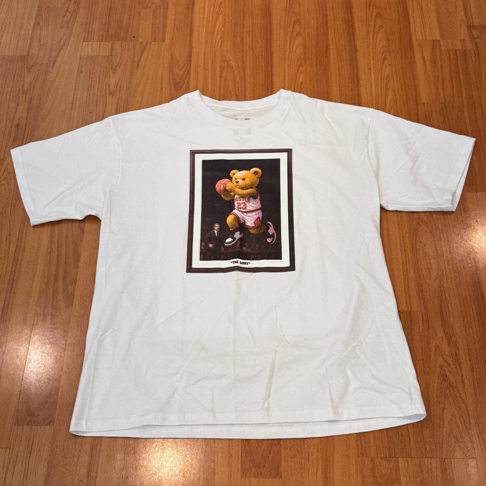Jordan 23 & Phil Jackson Teddy Bear O.G. Hustle Legend T-Shirt Sz L White BNWOT
