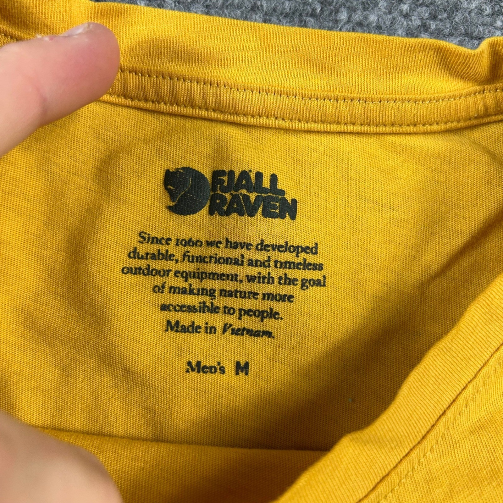 Fjallraven T-Shirt Mens M Yellow Logo Graphic Short Sleeve Outdoor Gorpcore gallery