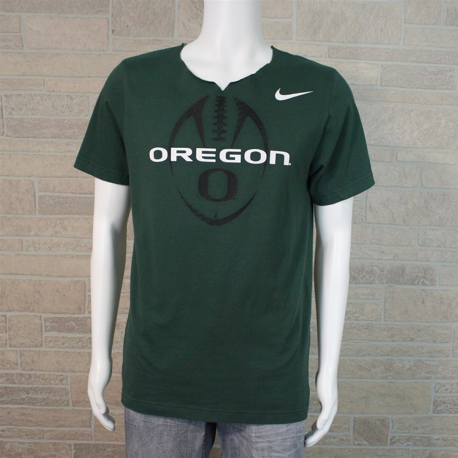 Nike Graphic T-shirt Men's MEDIUM Standard Fit Oregon Ducks Football Cut Neck gallery