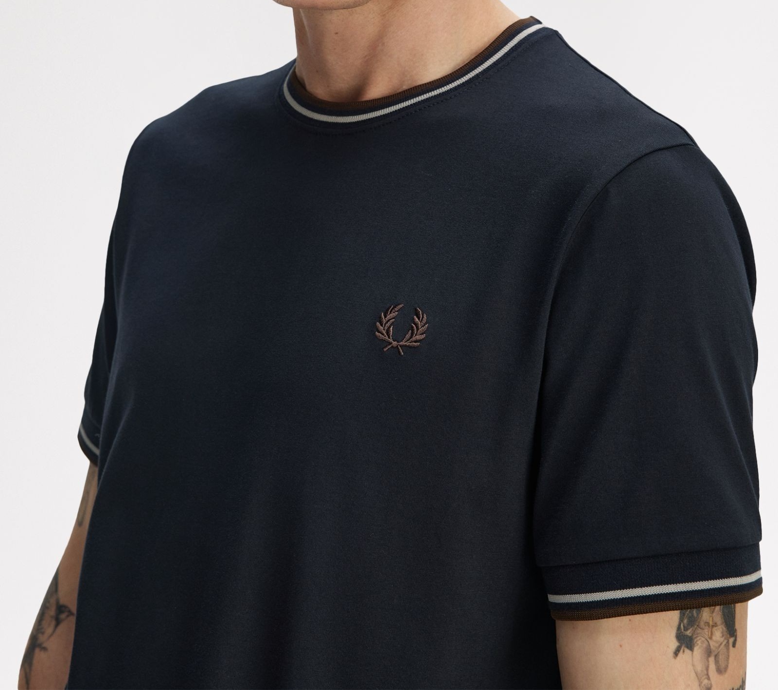 FRED PERRY TWIN TIPPED T-SHIRT NAVY/WARM OAT/BURNT TOBACCO 2XL RRP £50 BNWT gallery