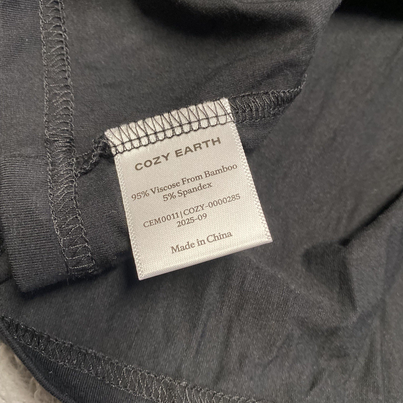 Cozy Earth Bamboo T Shirt Mens Large Black Pocket Stretch Knit Lounge NEW gallery