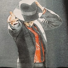 Michael Jackson Tee Shirt Sz. M The King Red Eye Pop Delta Magnum Weight