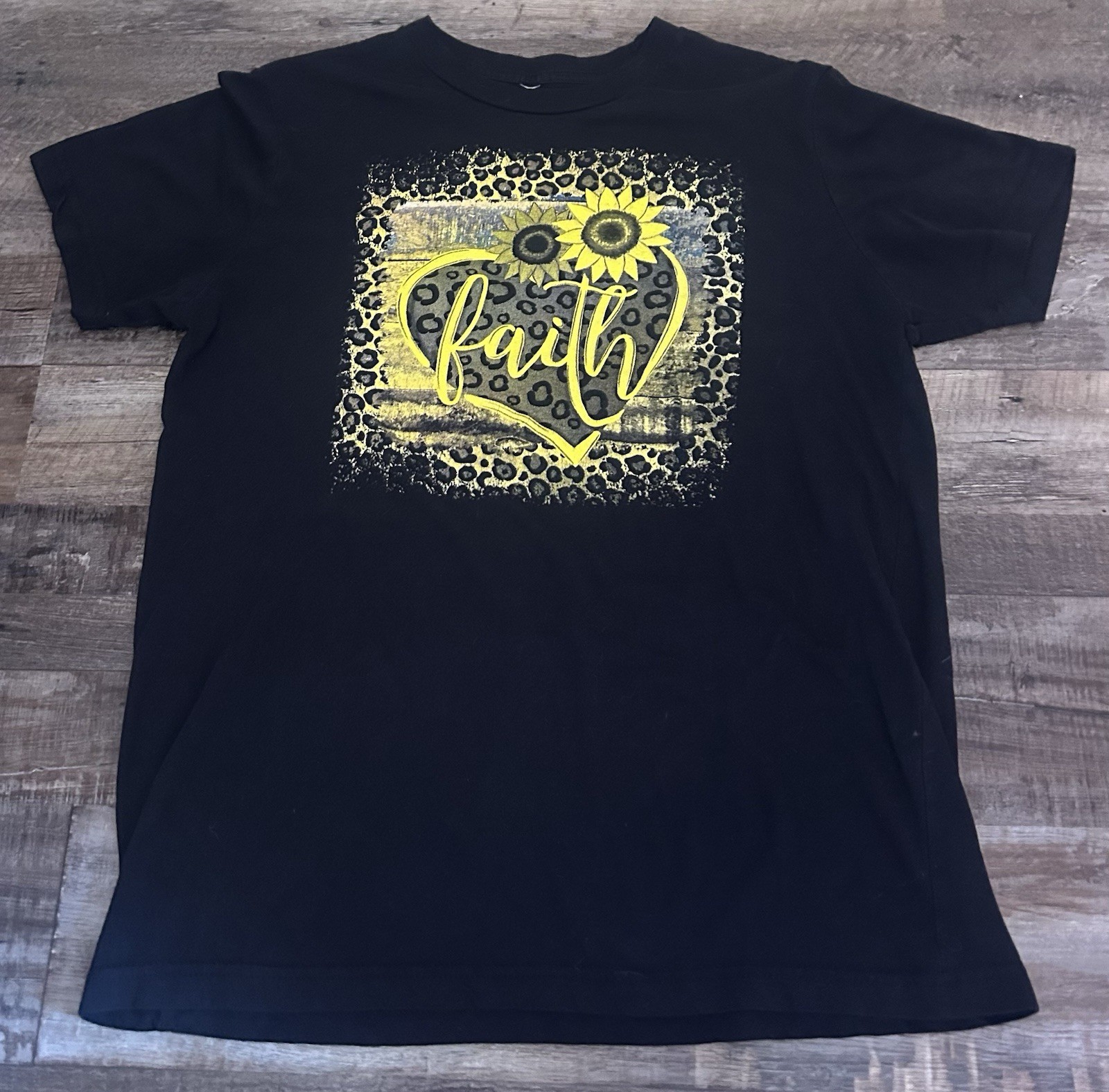 Black Faith Heart Sunflower Leopard Graphic Print Crew Neck T-Shirt Size M gallery