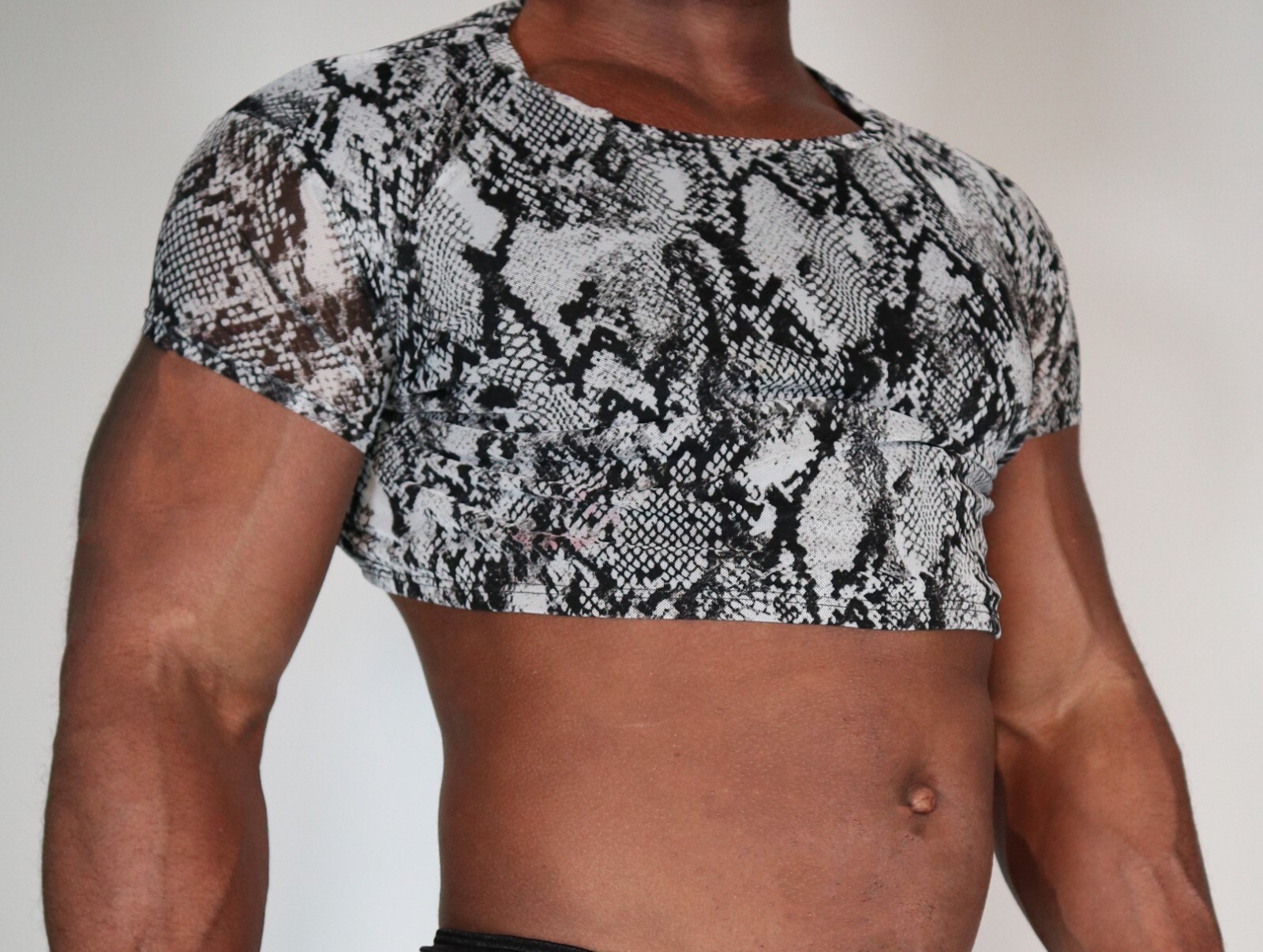 ANIMAL PRINT CROPPED SHIRT SIZE M/L gallery