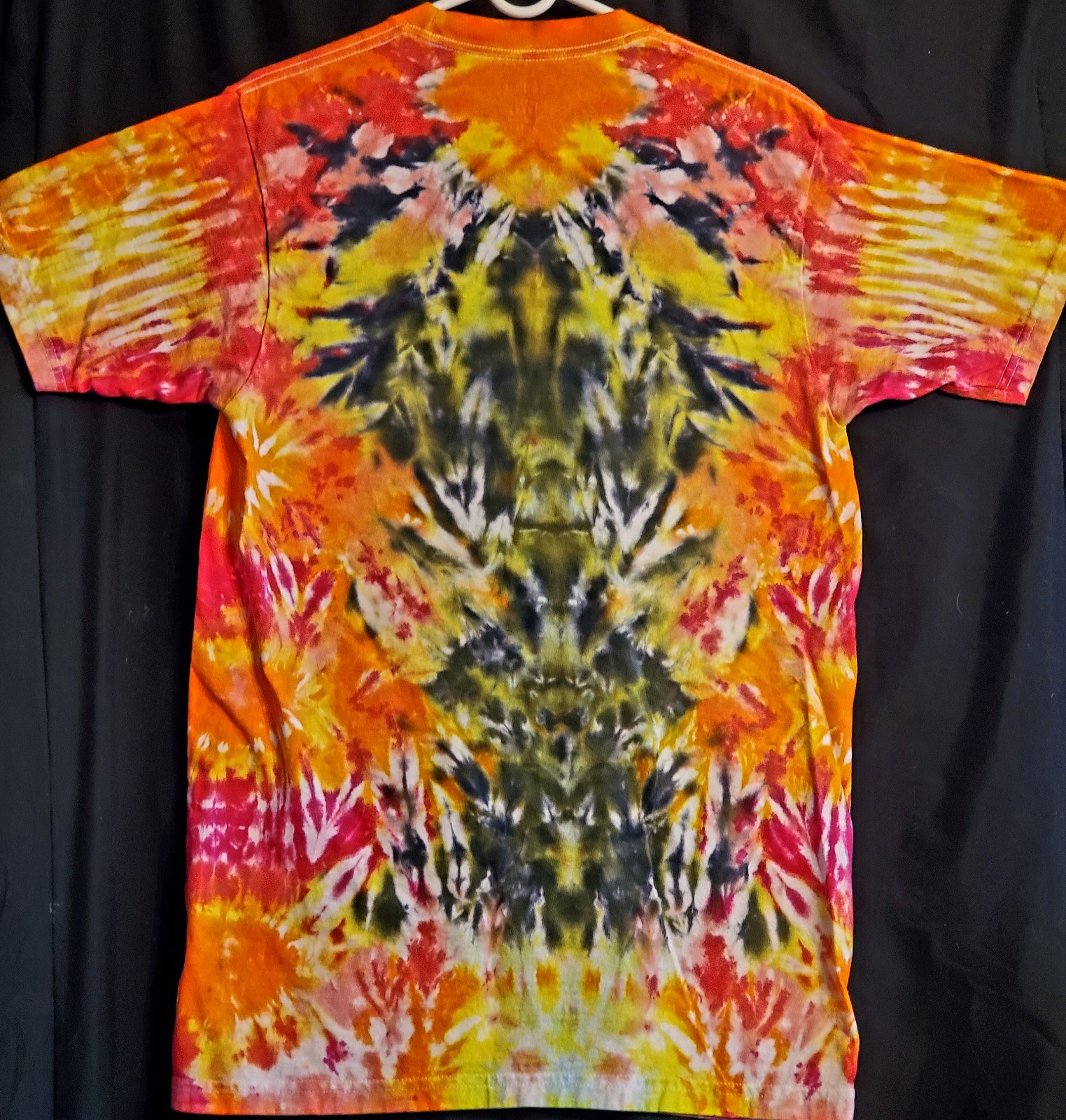 HANES 100% SIZE MEDIUM Cotton Tye Dyed Shirt Pre-washed WON'T FADE VERY SOFT gallery