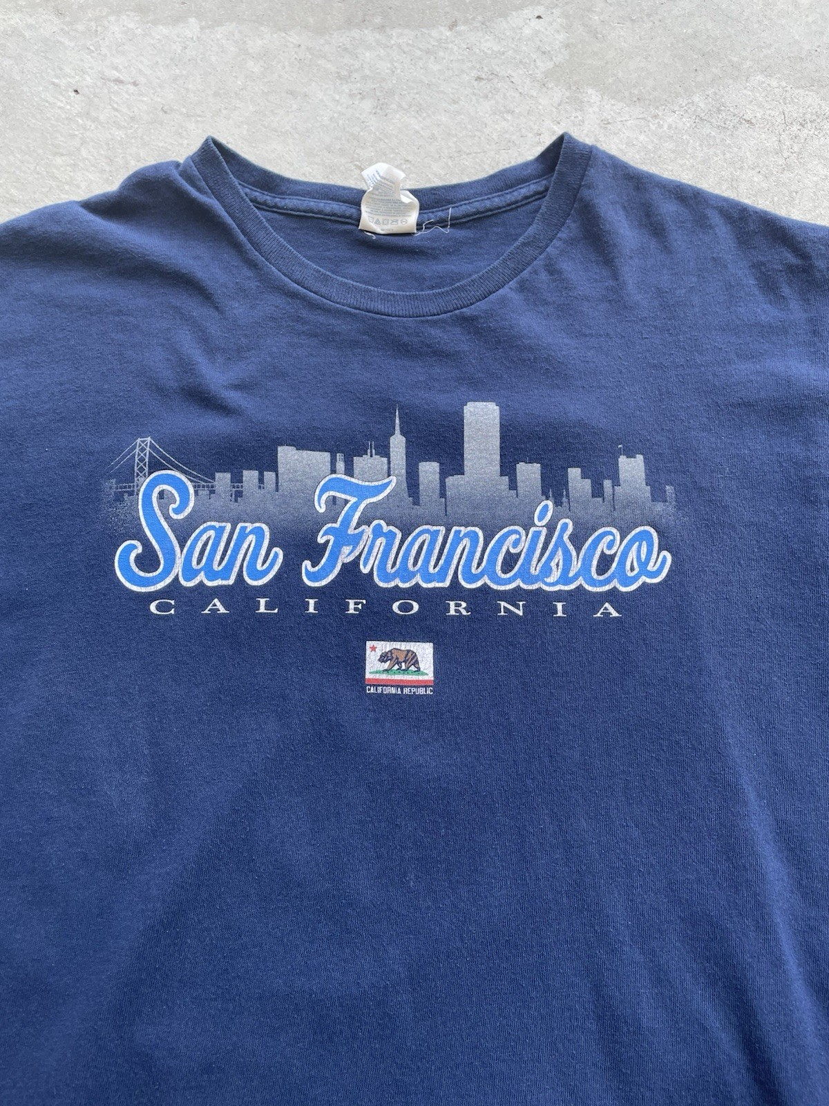 Delta Pro Weight, San Fransisco Graphic Tee Men's XL Navy Blue Souvenir Tee gallery