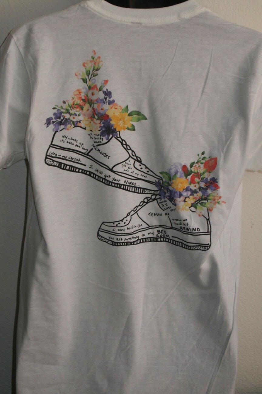 NWOT THE THREAD SHOP JM SHOE BOUQUIET FLOWERS GRAPHIC TSHIRT SIZE MENS MED gallery