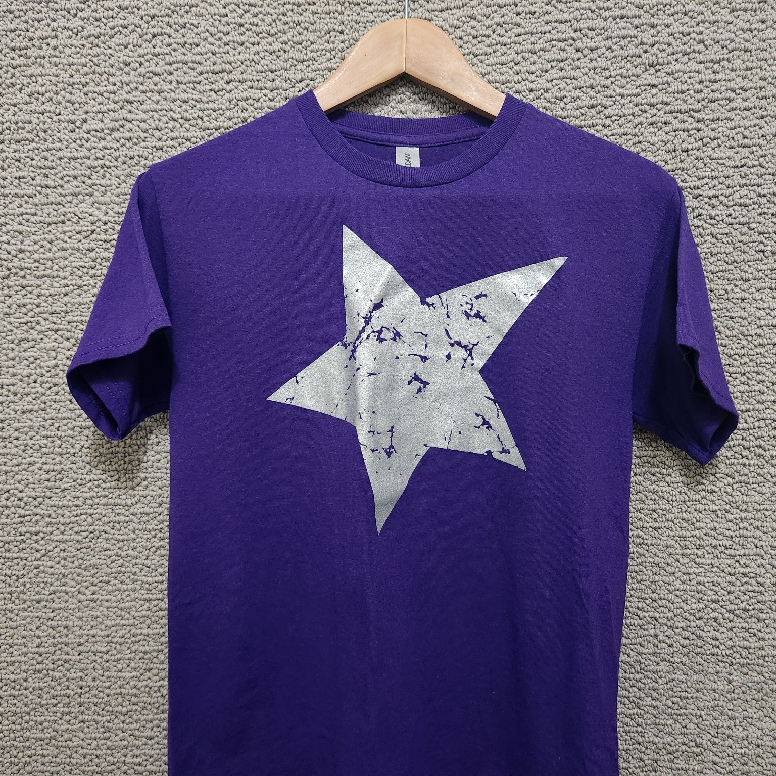 GILDAN Women's Purple DryBlend Short Sleeve Silver Star Graphic T-Shirt Size S gallery