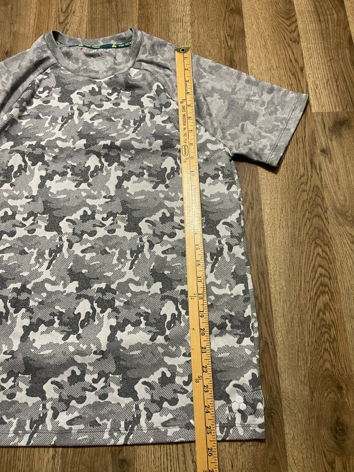 Tek Gear Shirt, Men's Size Small, Grey White, Camouflage, Athletic Wear gallery