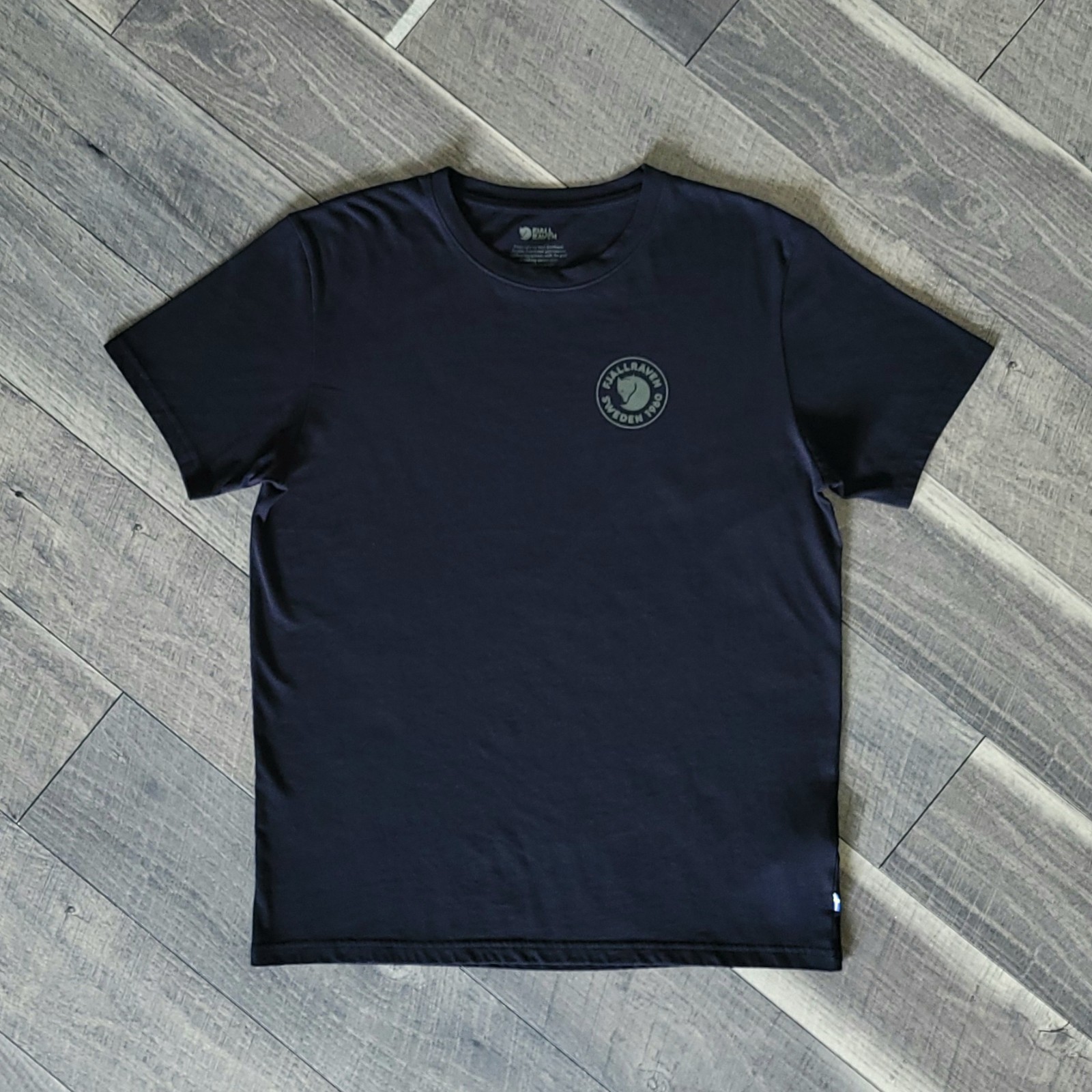 Fjallraven 1960 Logo T Shirt L Black Casual Outdoors Cotton Blend Fitted Tee gallery