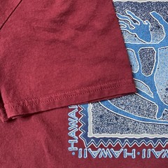 DELTA SOFT Mens Large Burgundy Red Graphic Print T-Shirt HAWAII SURFER Tee EUC