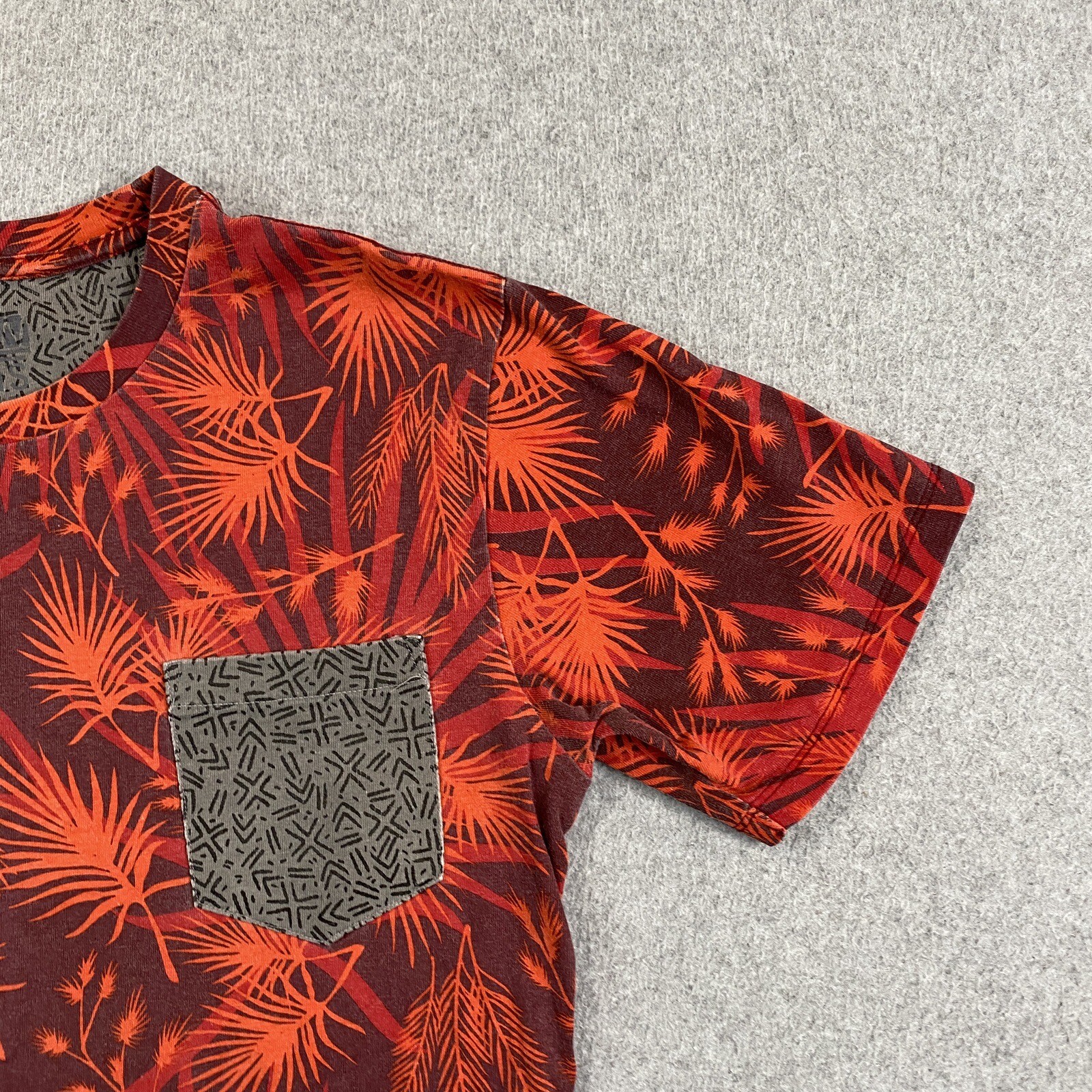 Vans Shirt Men Medium OTW Collection Tropical Print Pocket Tee Skater Streetwear gallery