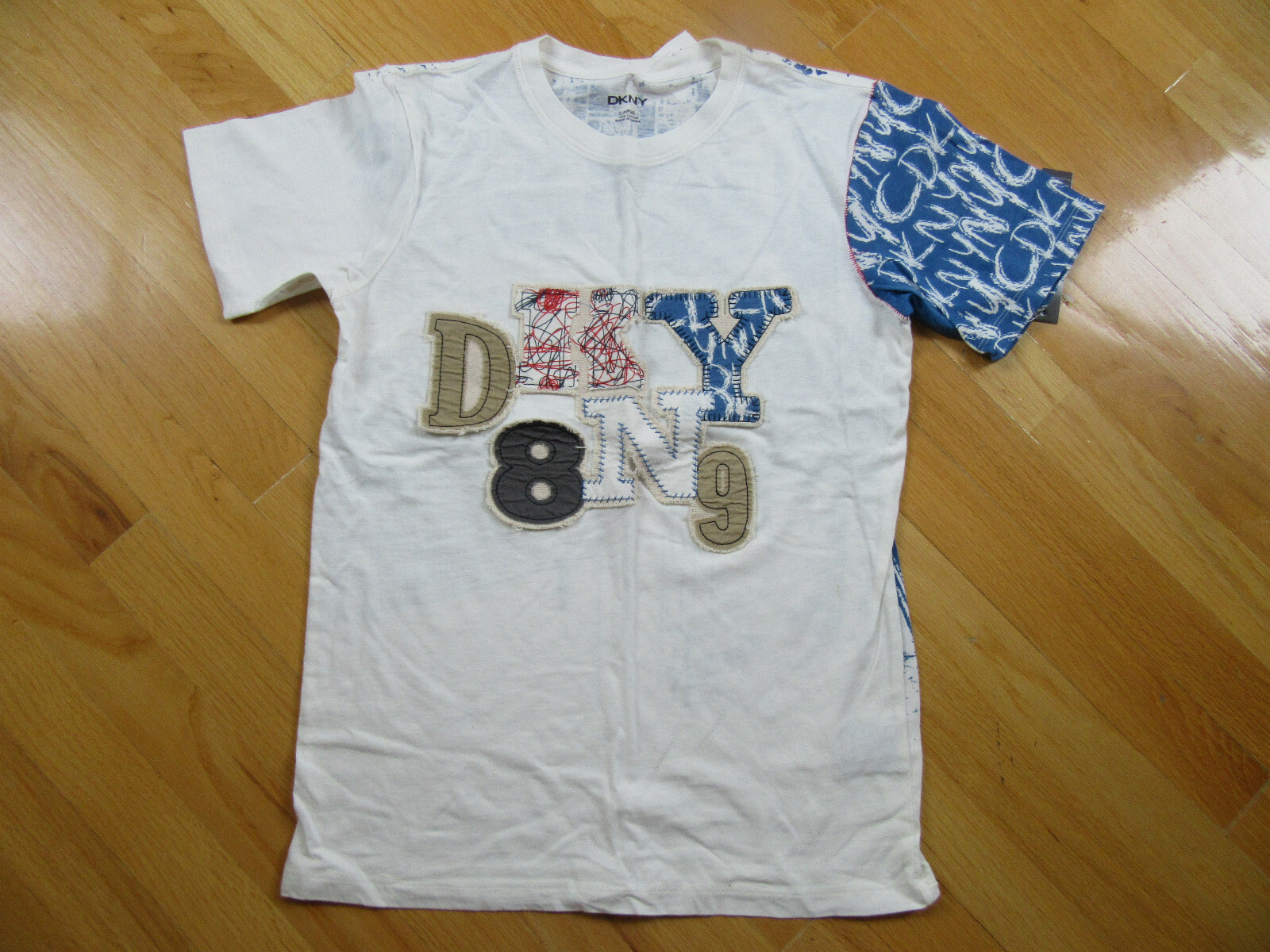 NWT DKNY Boy Cream Graphic T-Shirt 100% Cotton Size L (13-14Y) gallery