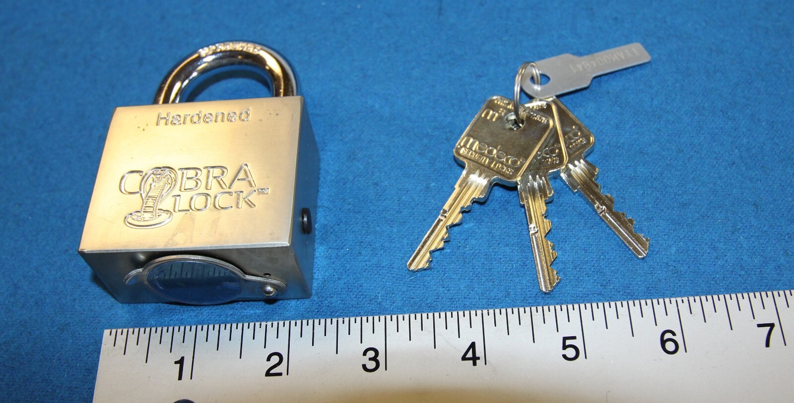 Cobra padlock with Medeco M3 lock cylinder & 3 identical working keys   – New