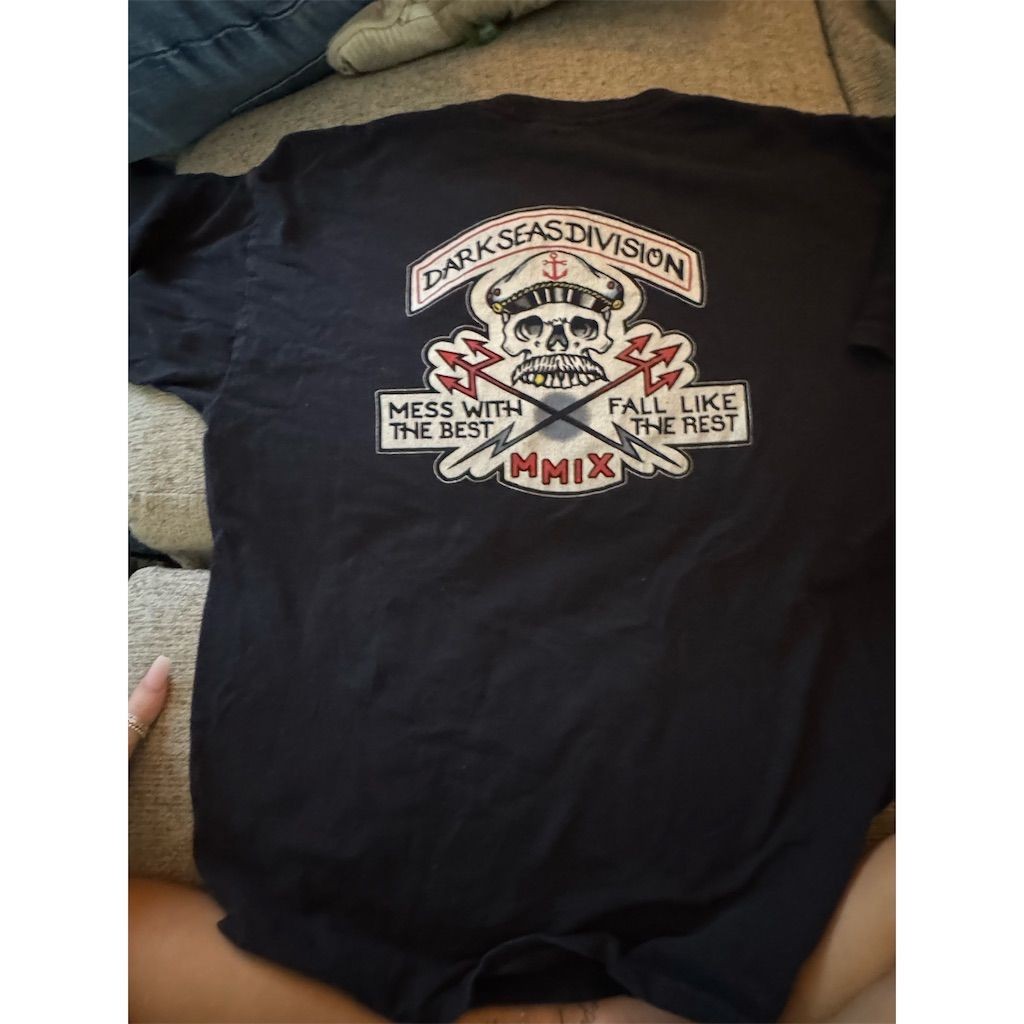 Dark Sea Men's Black Graphic T-Shirt Nautical Skull Theme M gallery