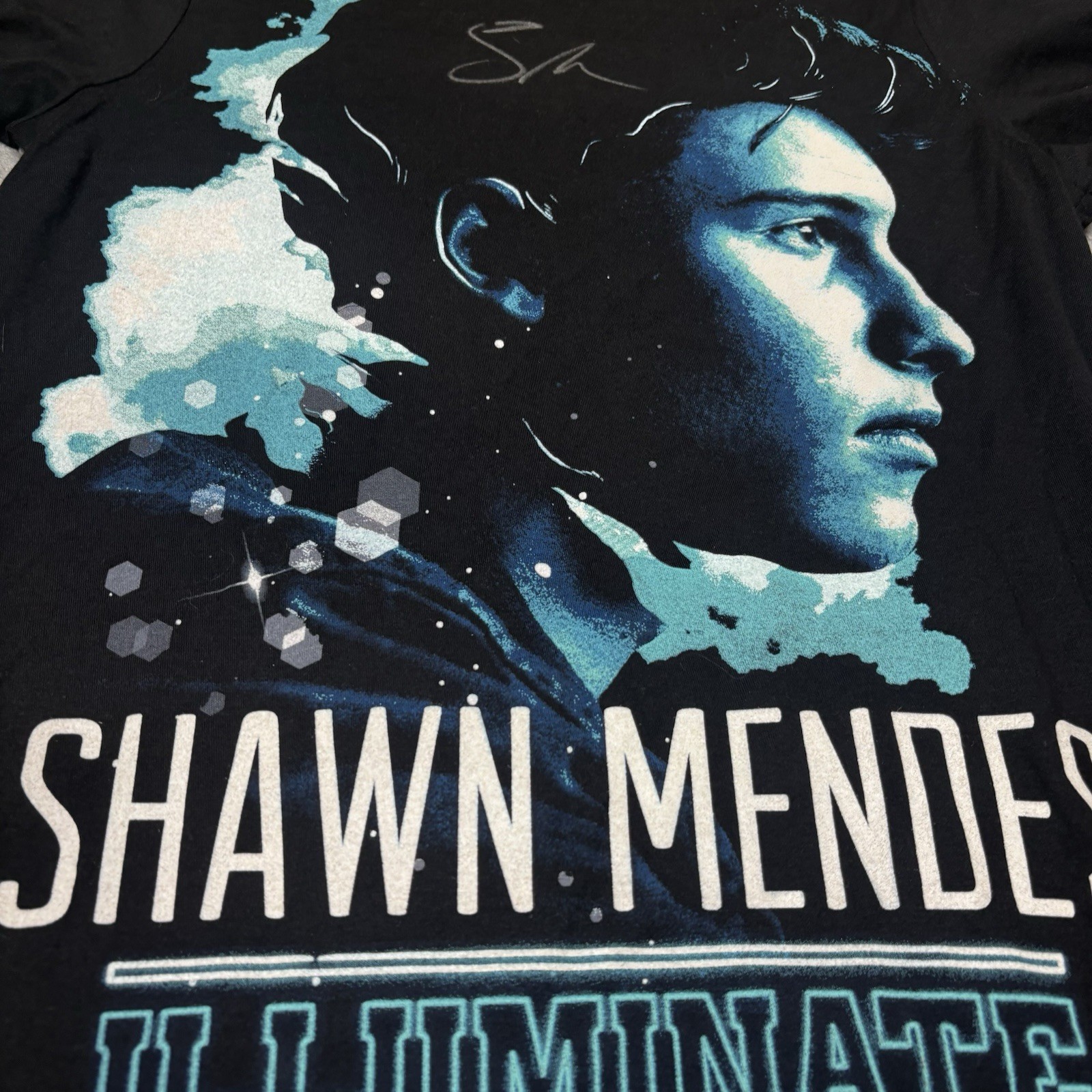 Signed Shawn Mendes Illuminate World Tour M Black Double-Sided Shirt gallery
